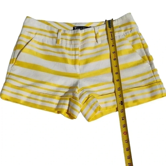 7th Ave. Design Studio New York & Co. White with Yellow Stripes Shorts Size 2 - Picture 5 of 11